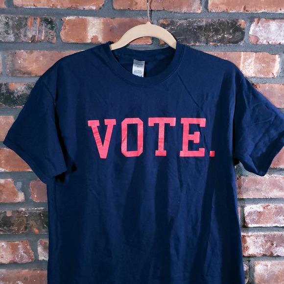 Gildan Navy Blue T-Shirt with Red 'VOTE' Print - Picture 2 of 4